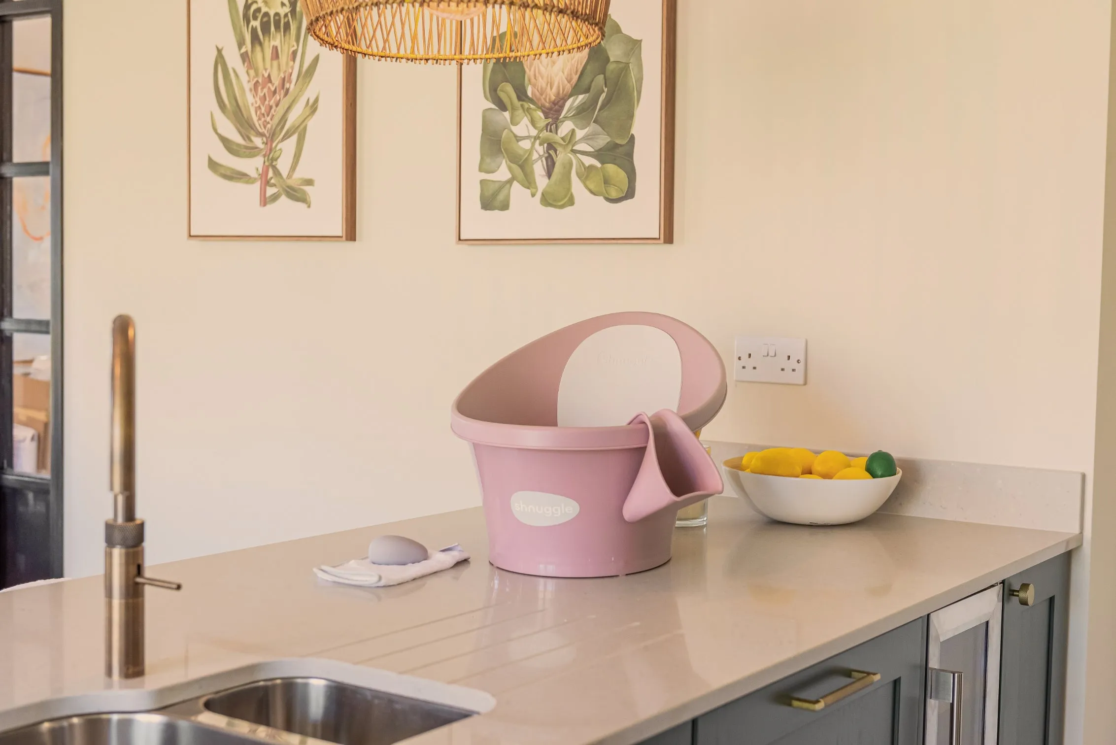 Shnuggle Baby Bath with Plug - Blossom